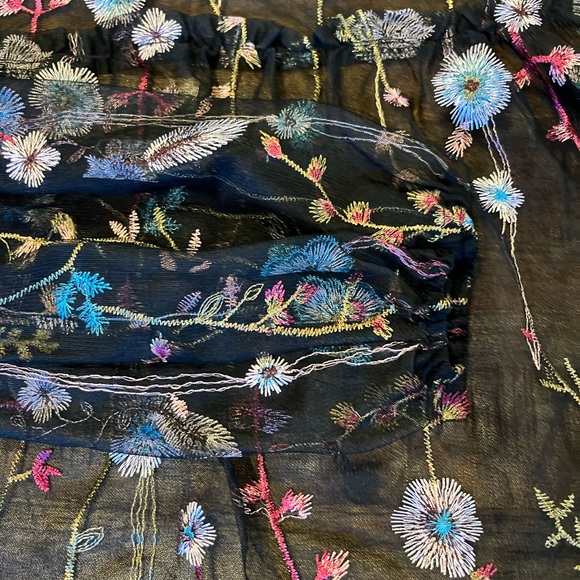 A New Day Sheer Embroidered Floral Top Size Medium NWT - Picture 9 of 12